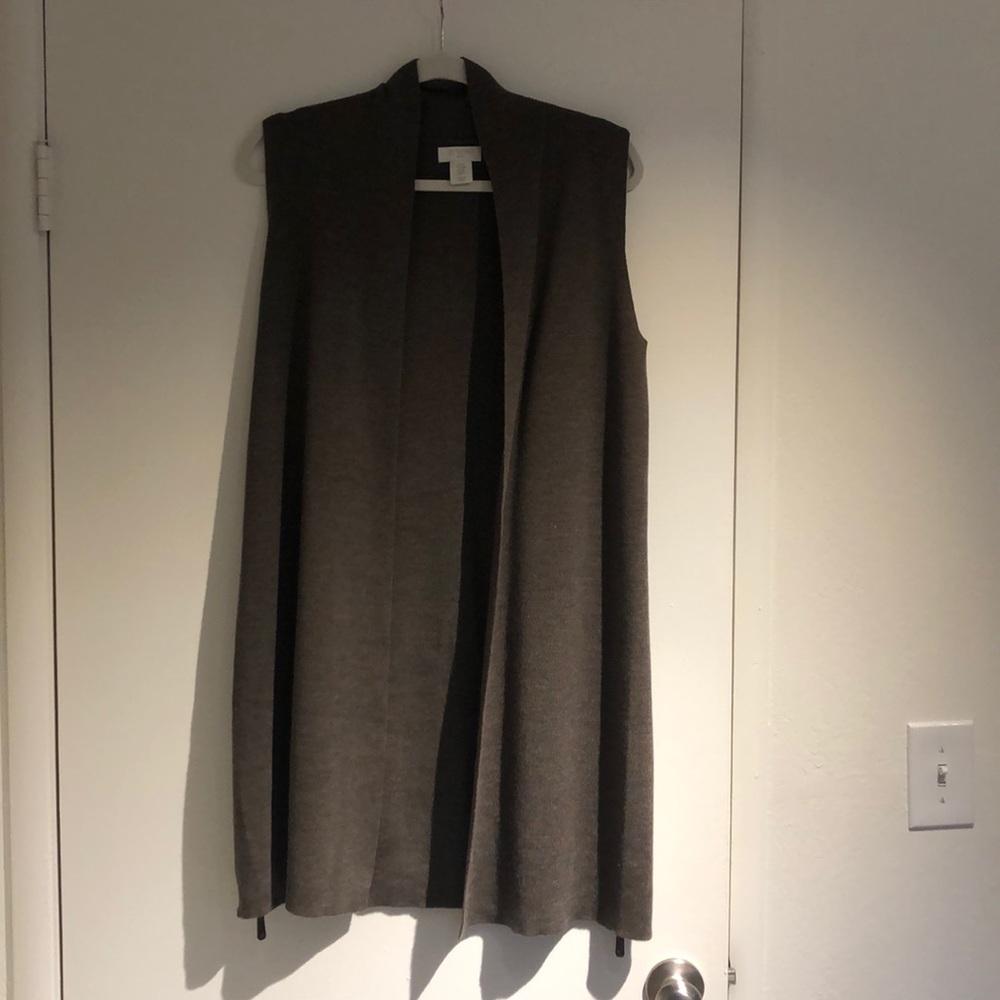 Sleeveless sweater
